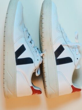 Veja V-10 Sneakers Unisex Womens 9 EUR 40